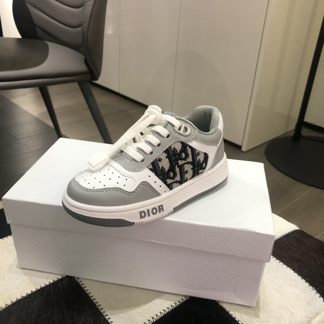 Children's shoes child